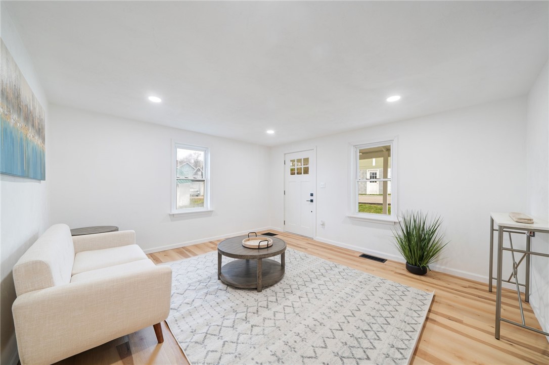 61 Clopper St