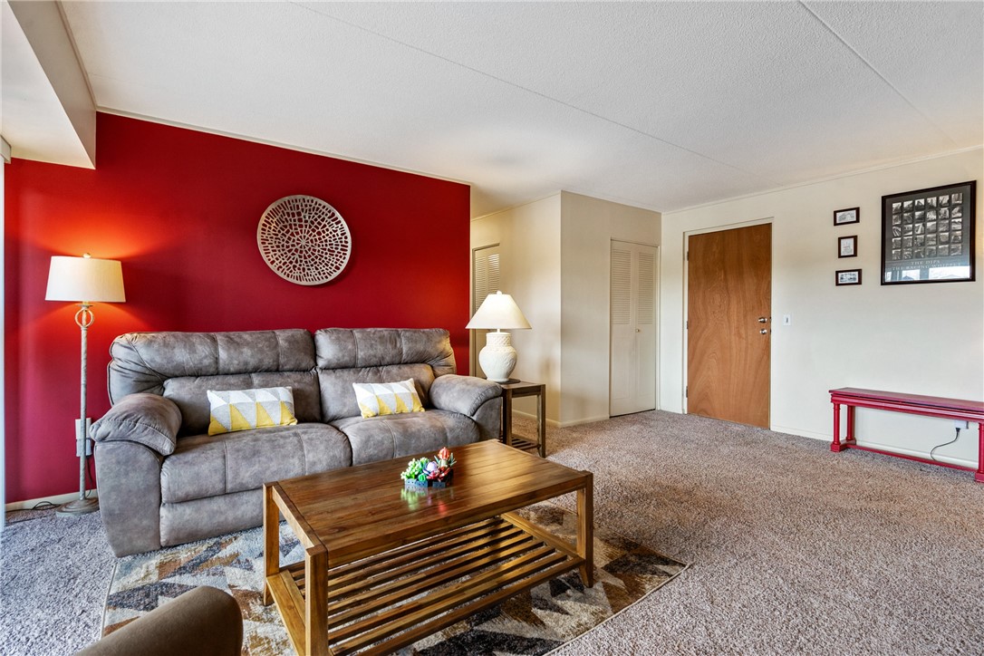 2208 Charlemagne Cir