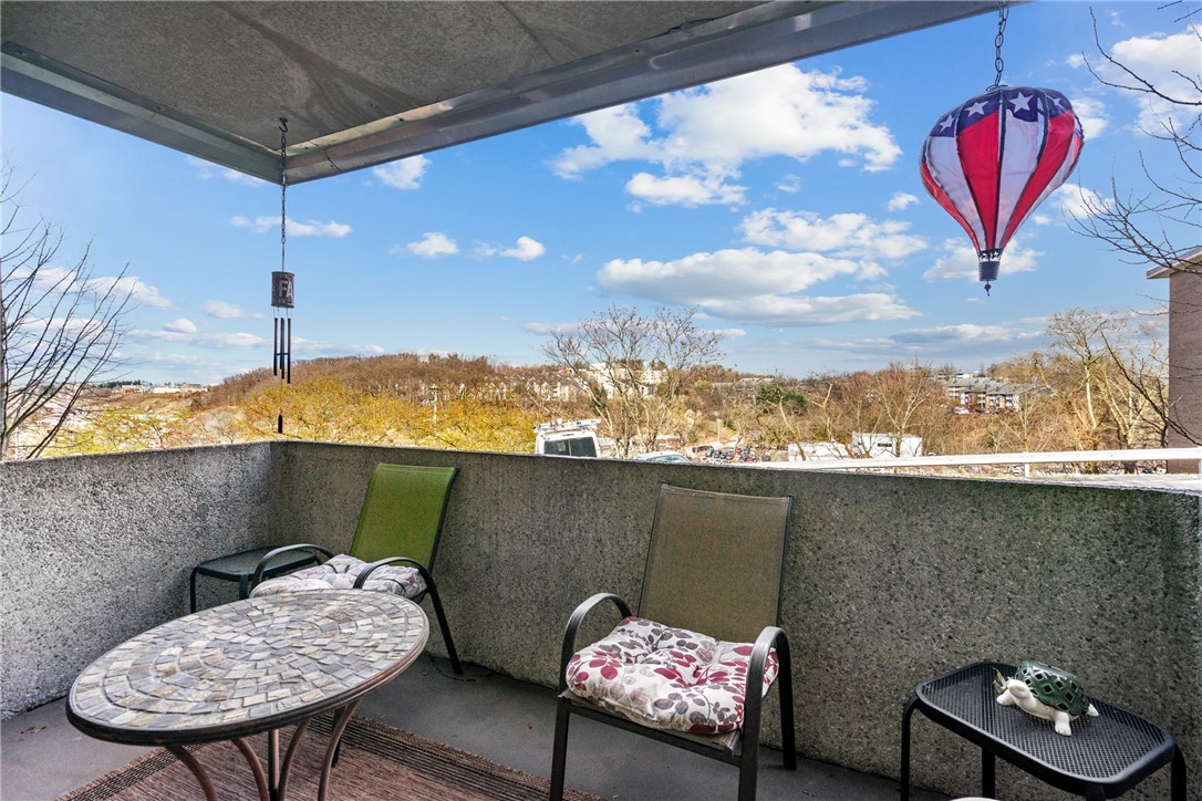 2208 Charlemagne Cir