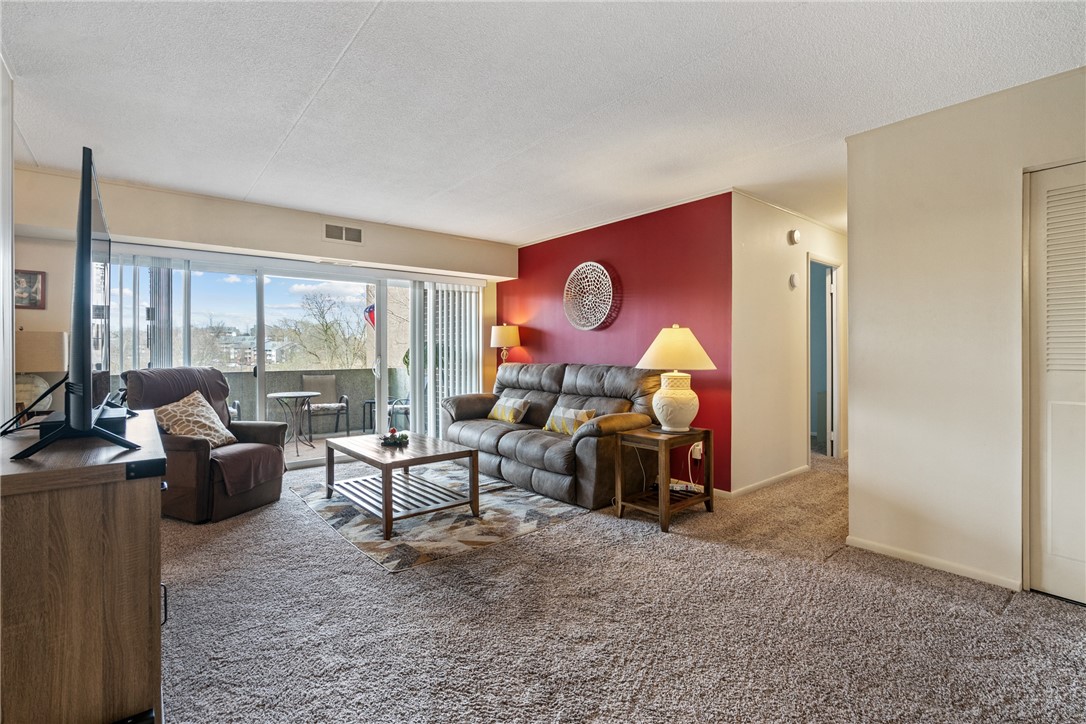 2208 Charlemagne Cir