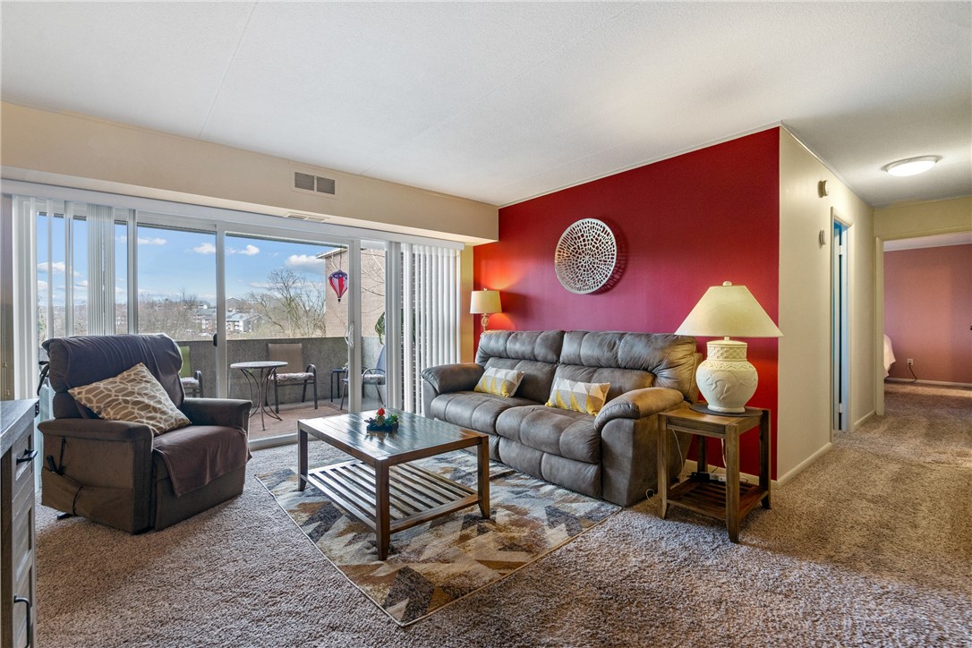 2208 Charlemagne Cir