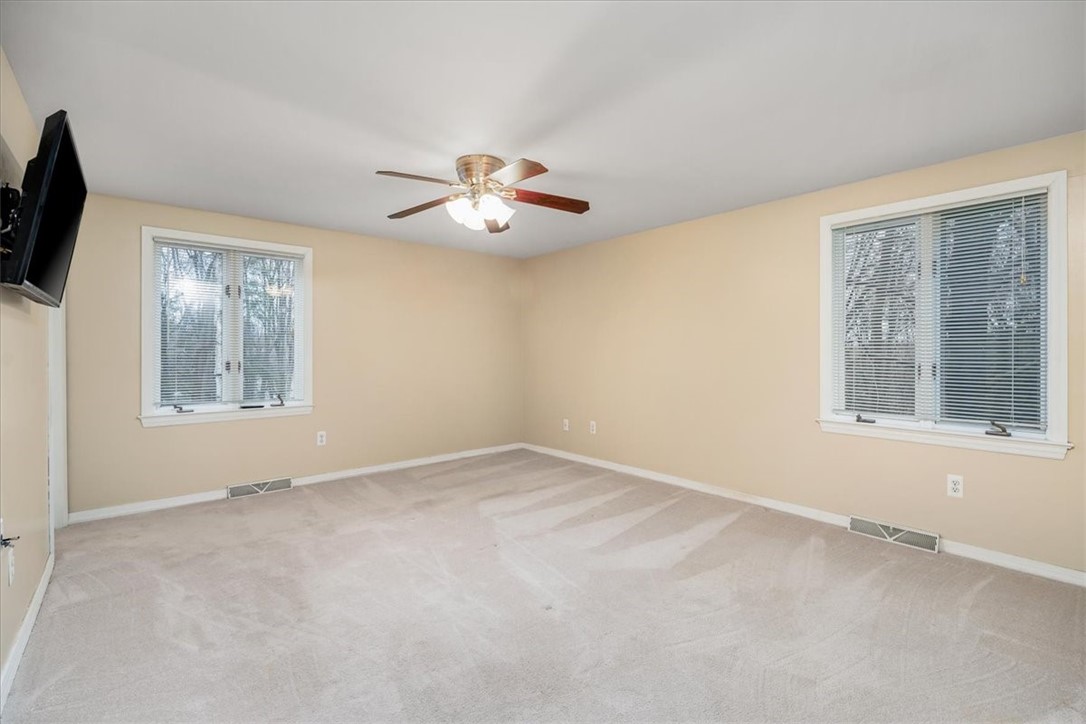 36 Meetinghouse Ln