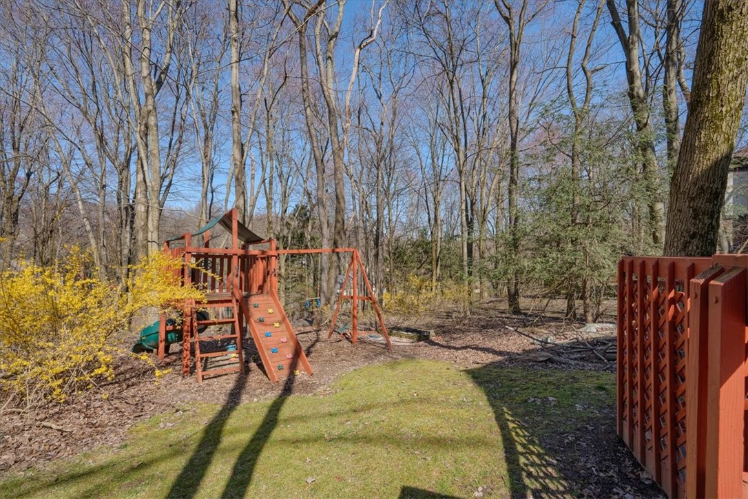 36 Meetinghouse Ln