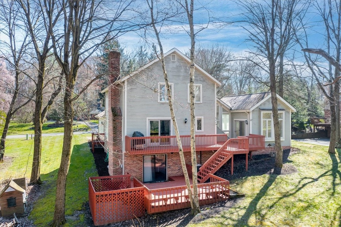 36 Meetinghouse Ln