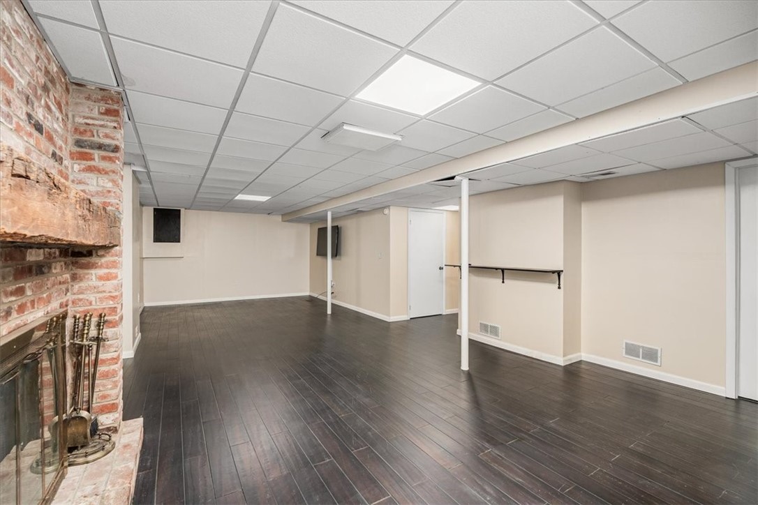 36 Meetinghouse Ln