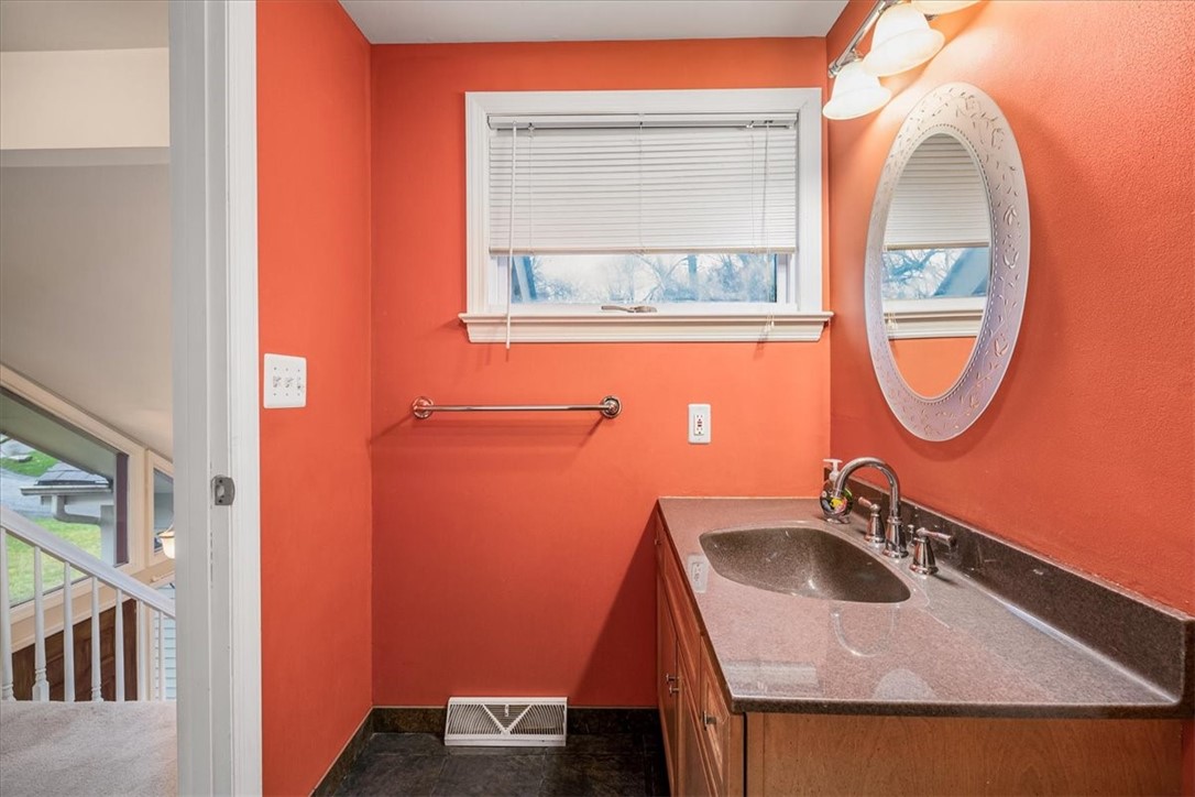 36 Meetinghouse Ln