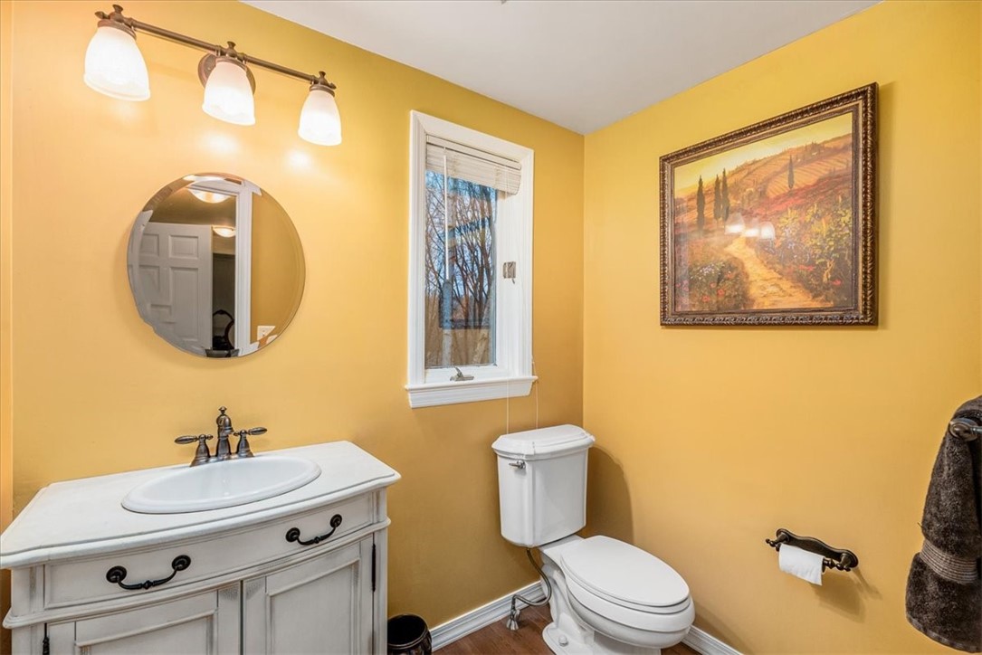 36 Meetinghouse Ln