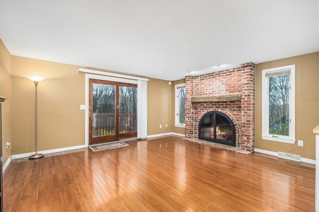 36 Meetinghouse Ln