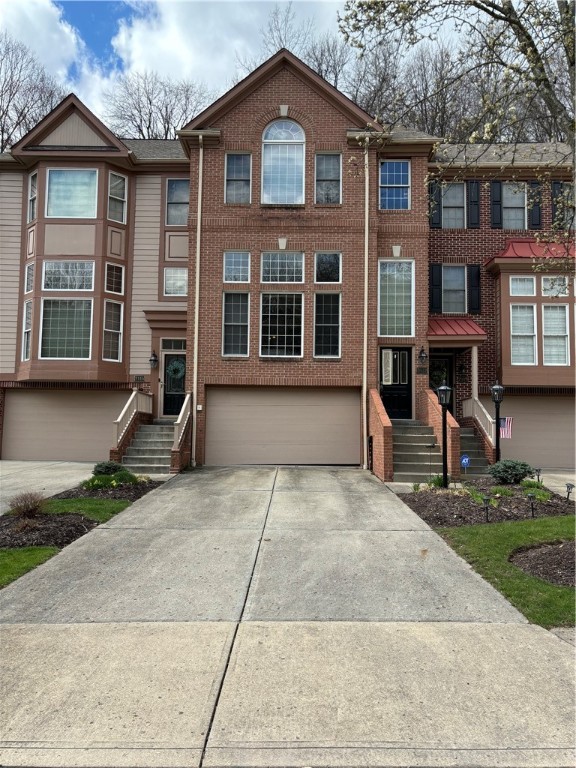 2117 S Huntington Ct
