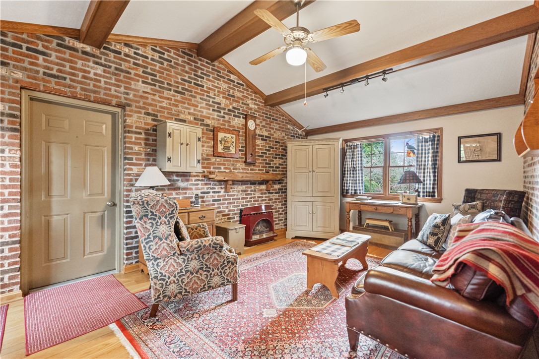 111 Red Brush Trl