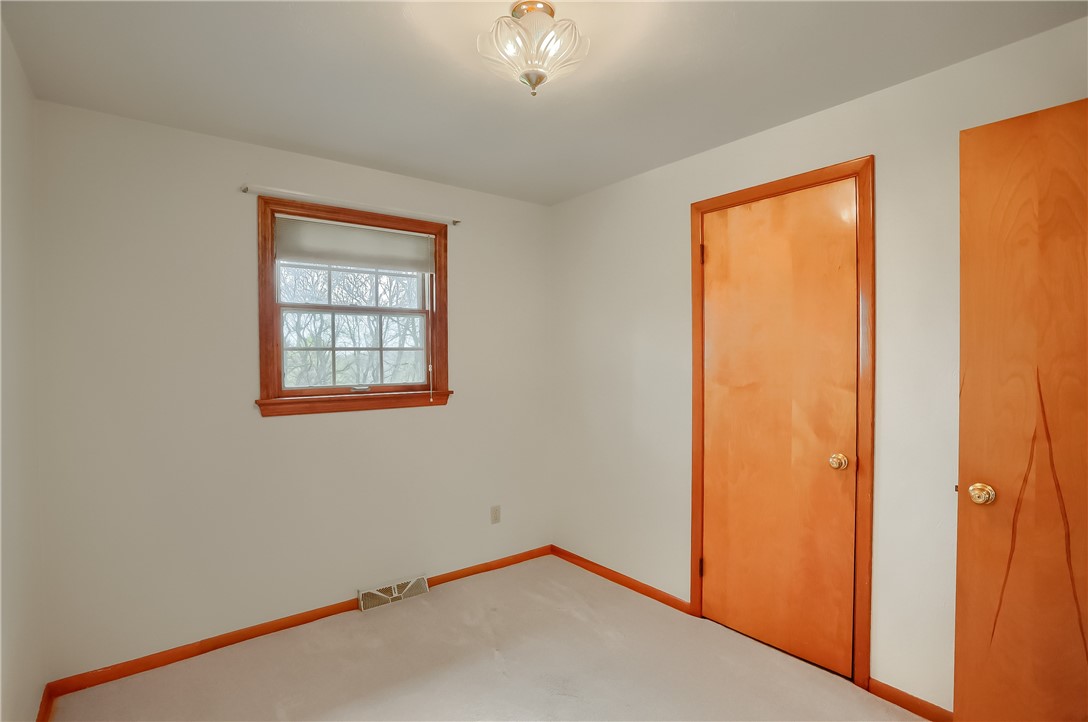 101 Fairdale Ct
