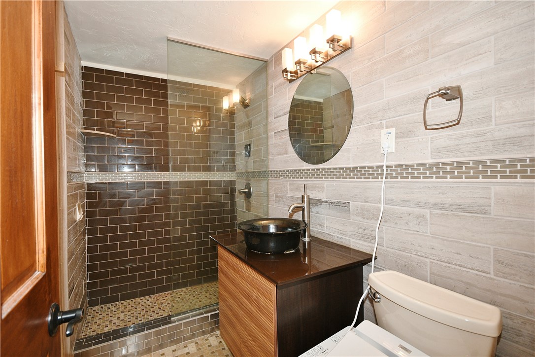 552 N Neville St 54