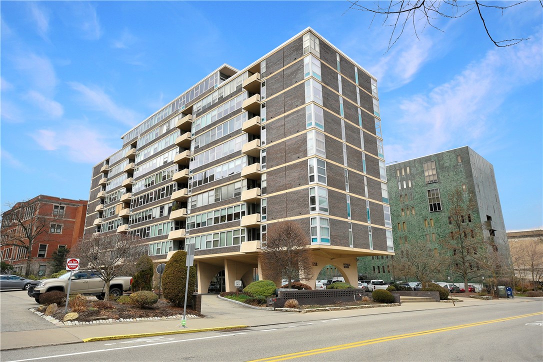 552 N Neville St 54