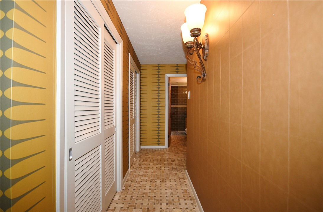552 N Neville St 54