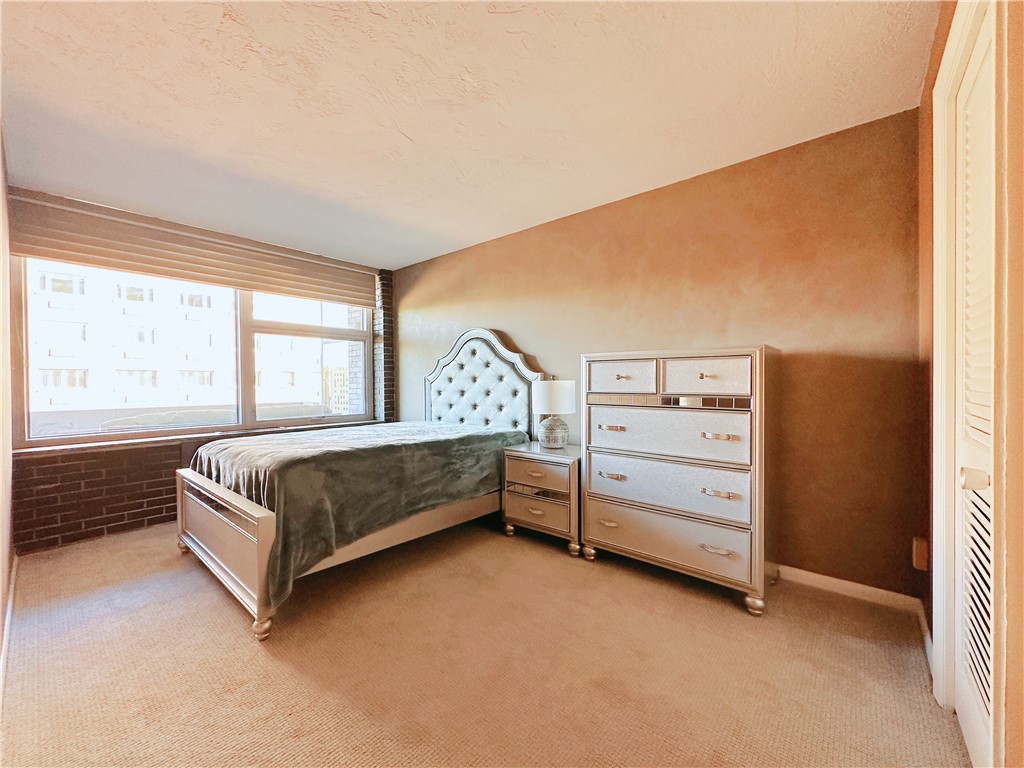 552 N Neville St 54