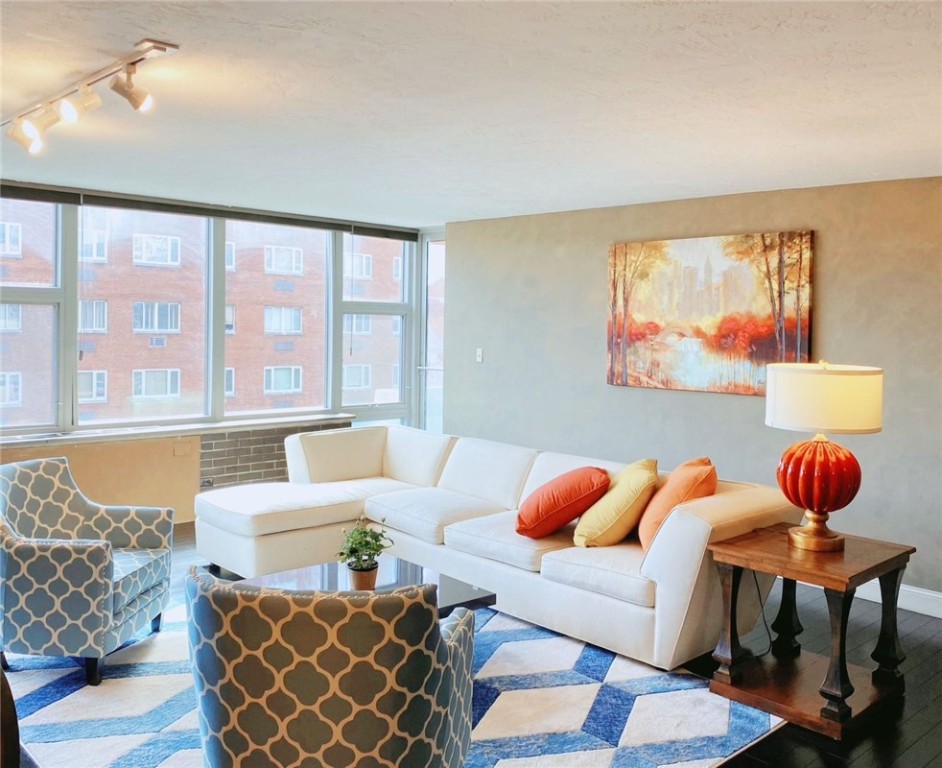 552 N Neville St 54
