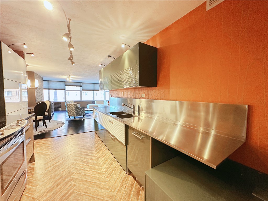 552 N Neville St 54