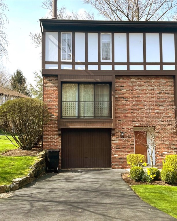 319 Thornberry Ct