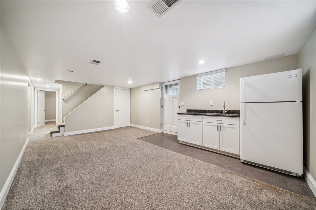 221 Thomas School