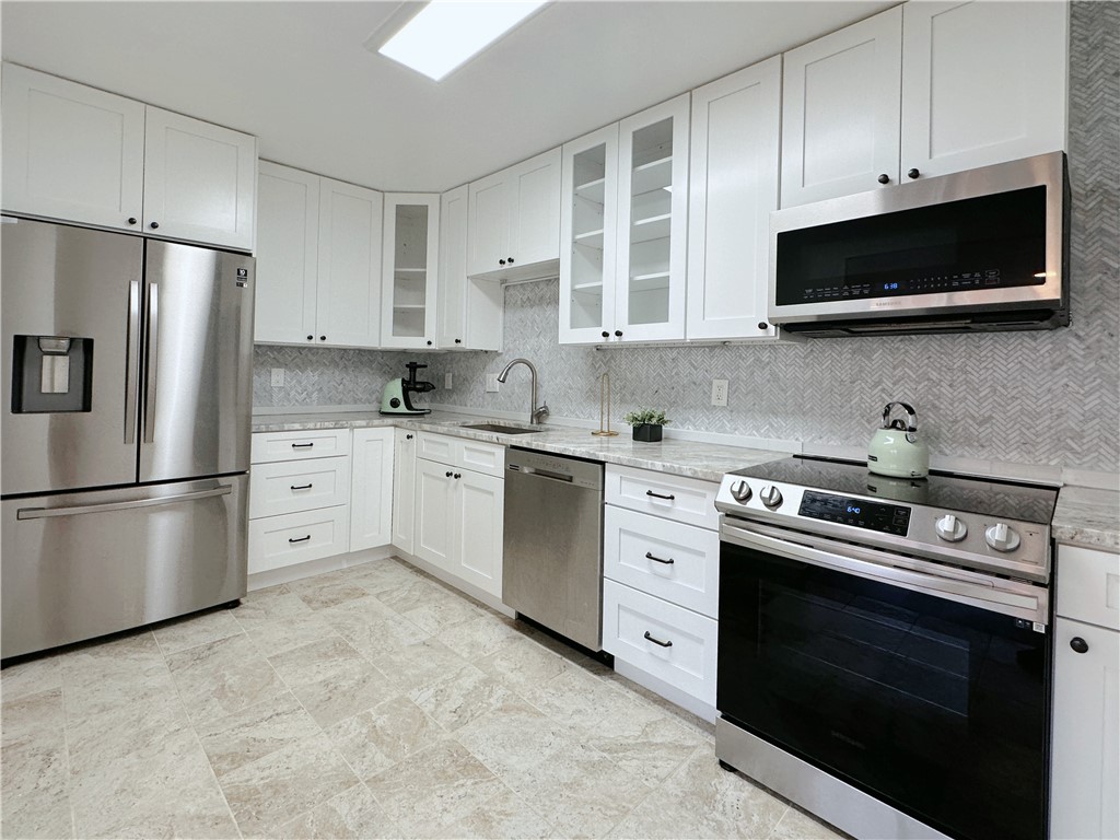 552 N Neville St 52