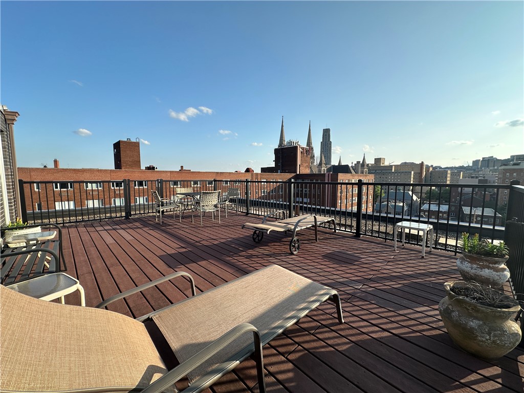 552 N Neville St 52