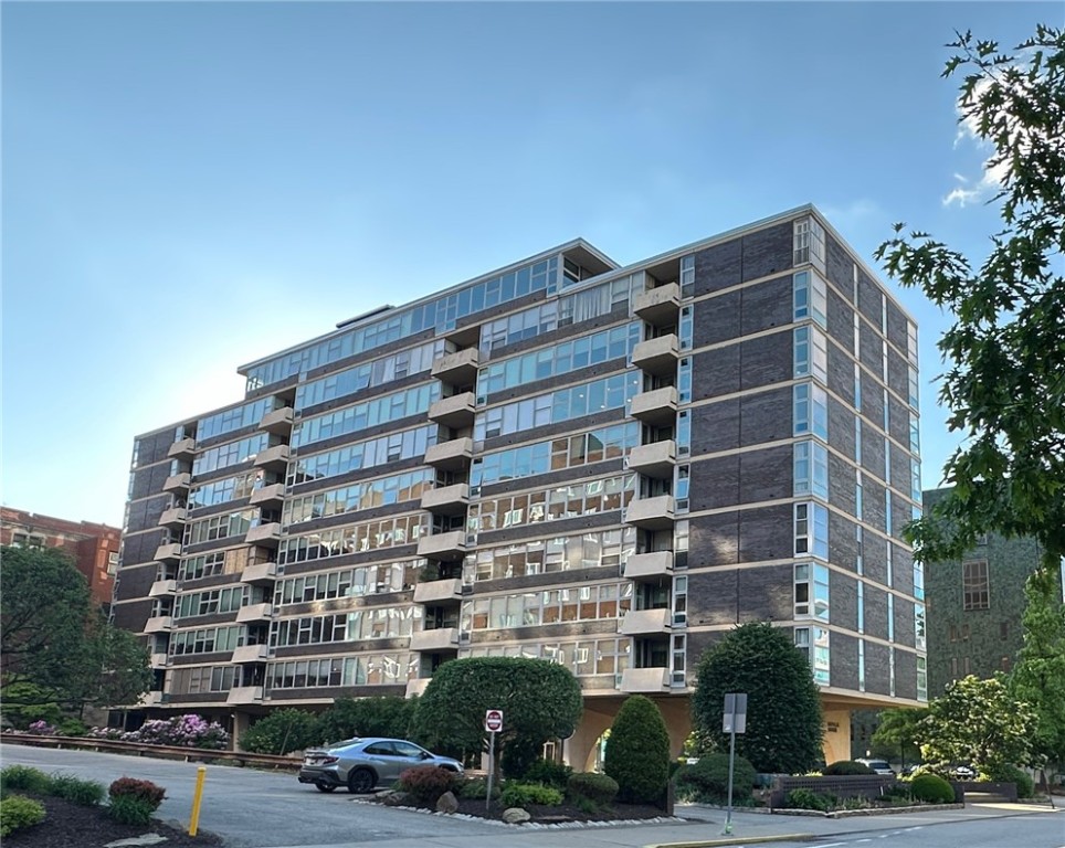 552 N Neville St 52