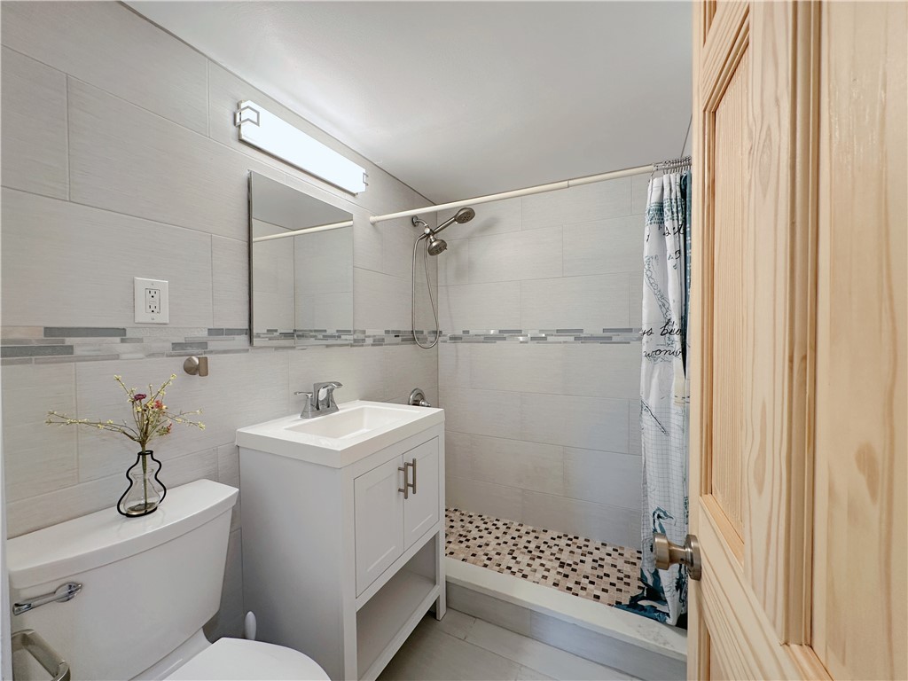 552 N Neville St 52