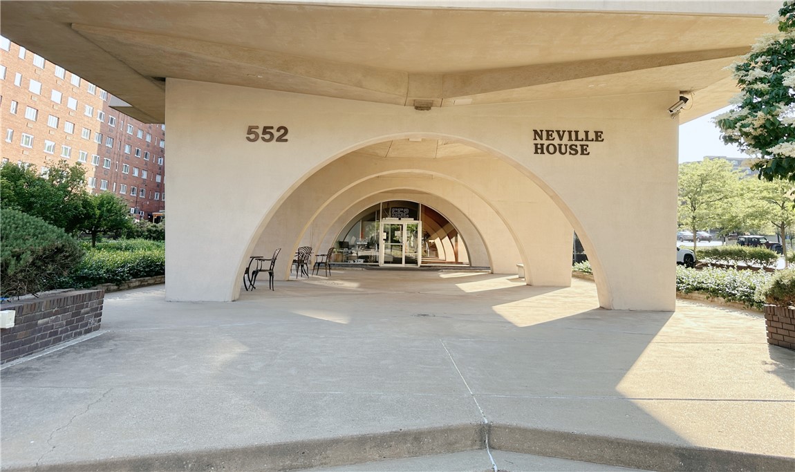 552 N Neville St 52