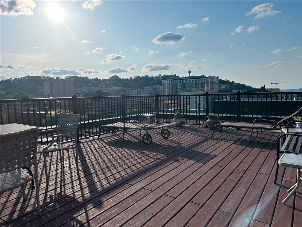 552 N Neville St 52