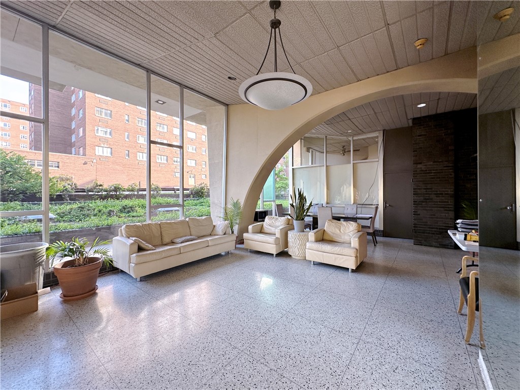 552 N Neville St 52