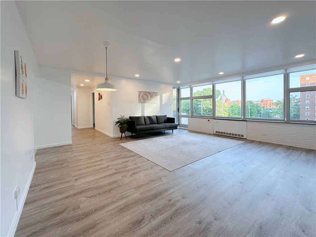 552 N Neville St 52