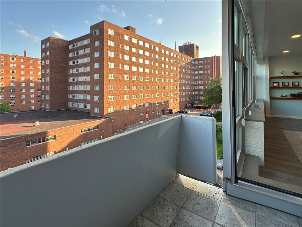 552 N Neville St 52