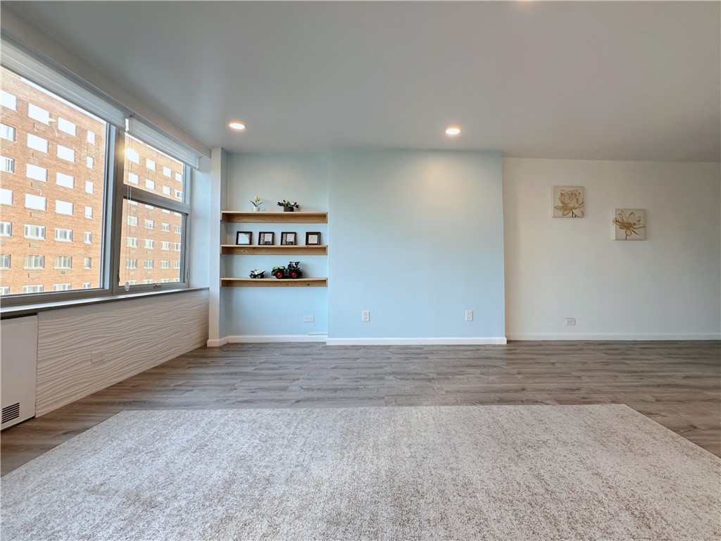 552 N Neville St 52