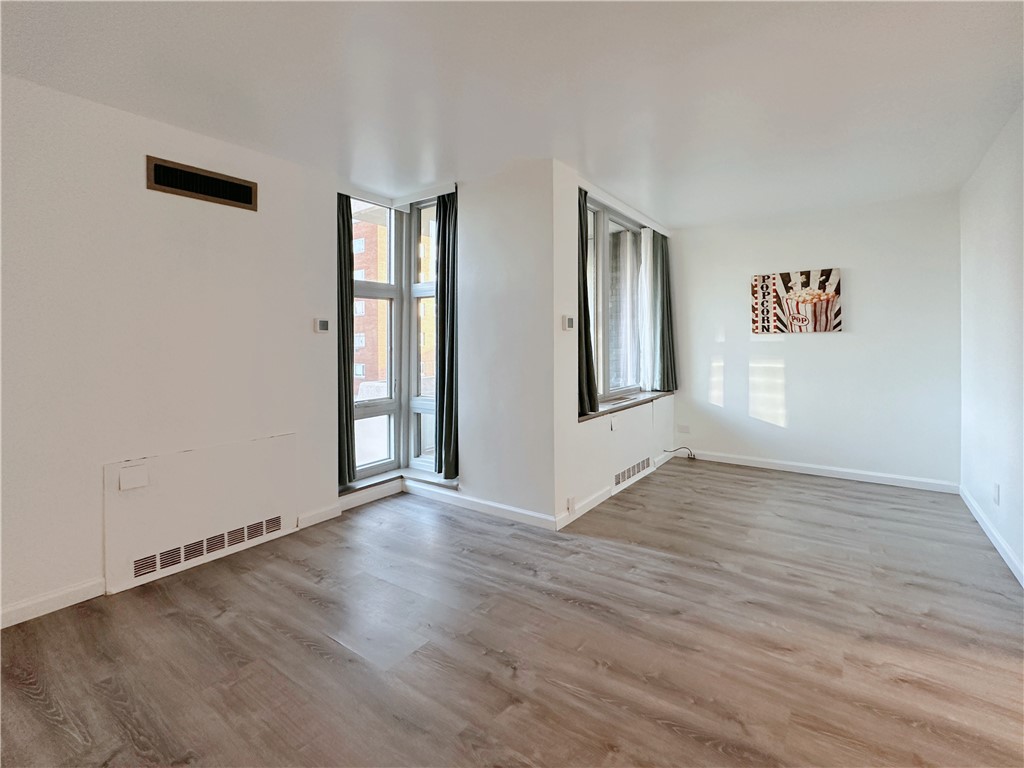552 N Neville St 52