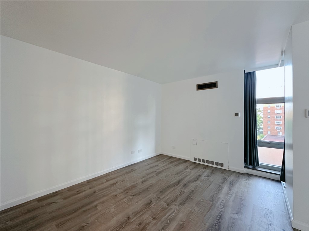 552 N Neville St 52