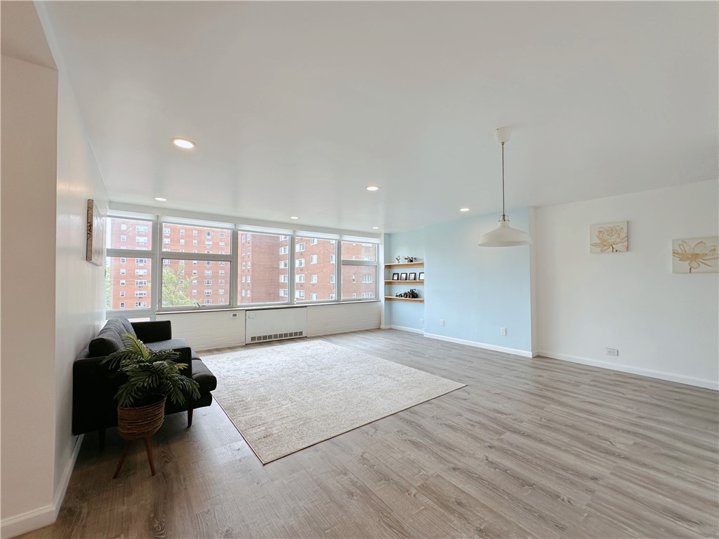 552 N Neville St 52