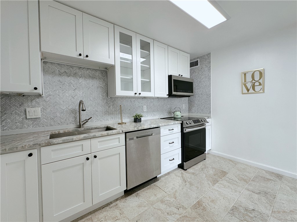 552 N Neville St 52