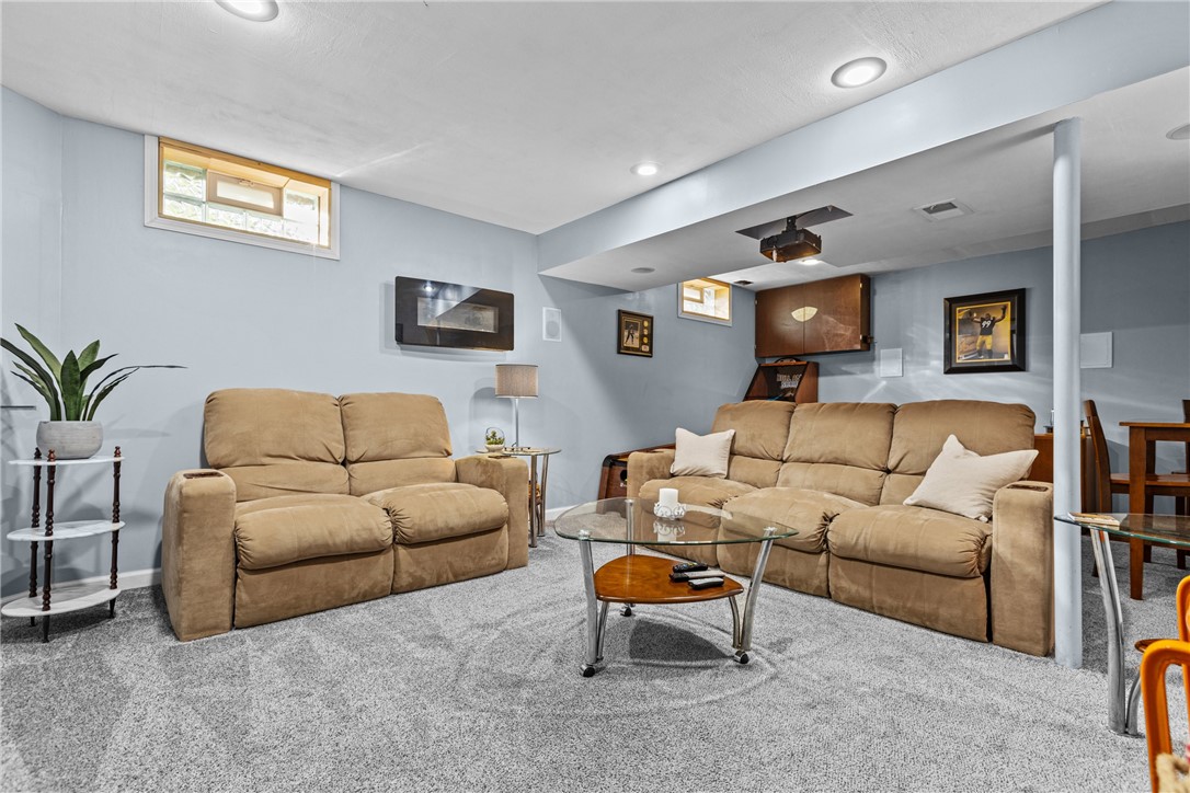 101 Briarwood Ln