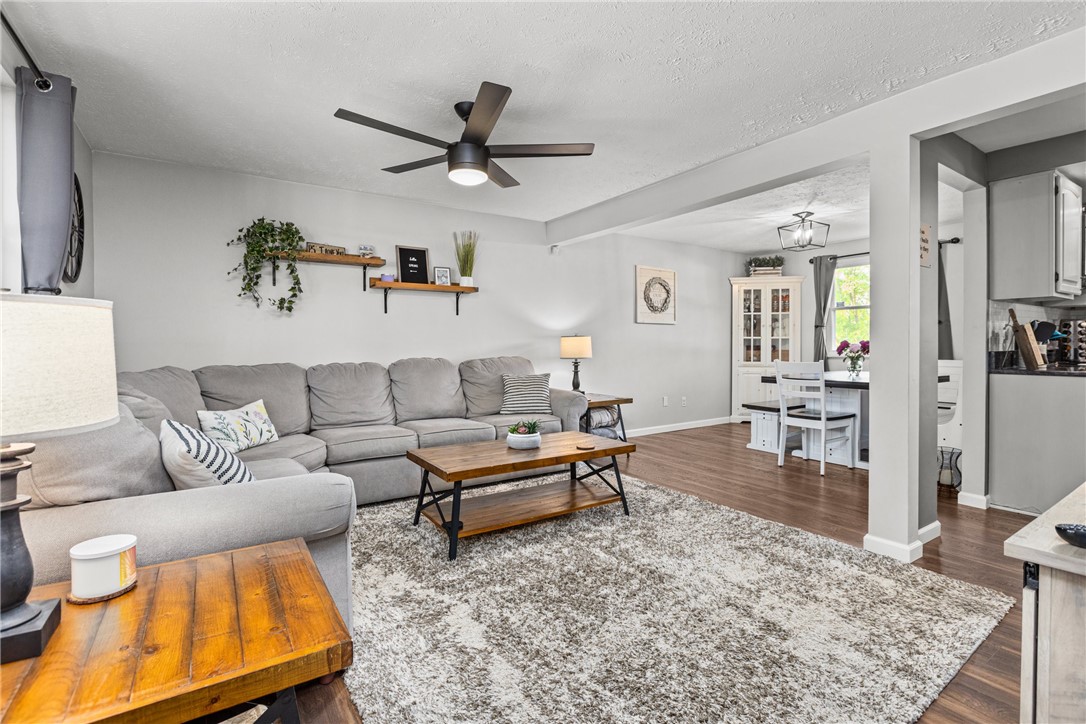 101 Briarwood Ln