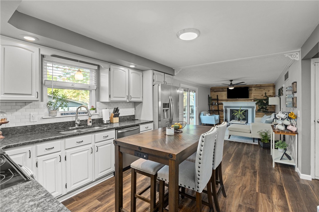 101 Briarwood Ln
