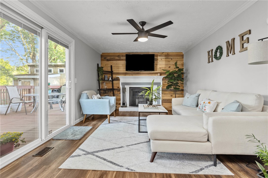 101 Briarwood Ln