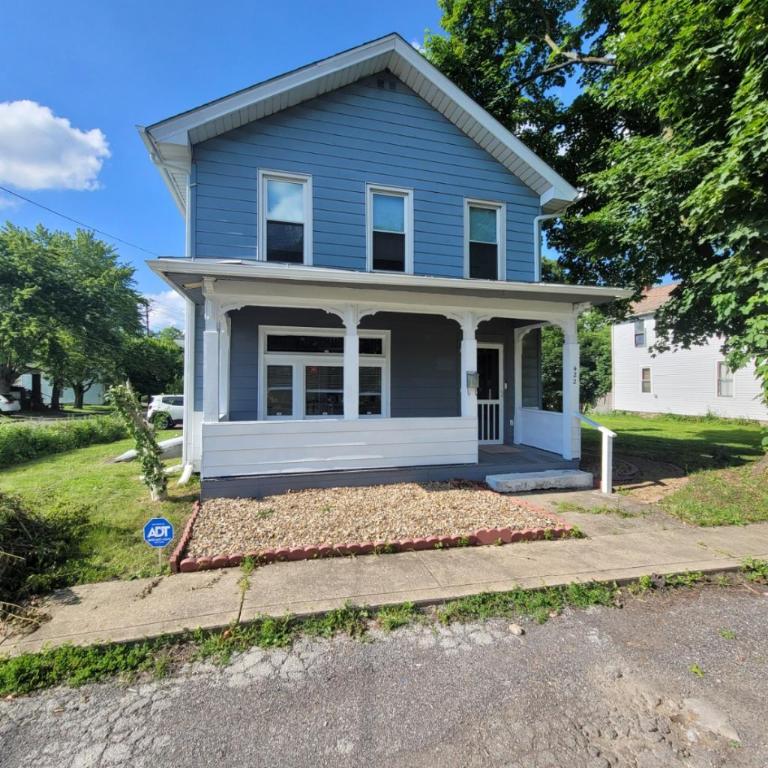 422 W Parkway St