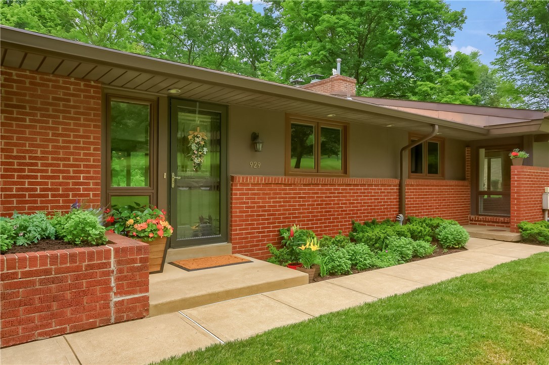 929 Center Oak Drive
