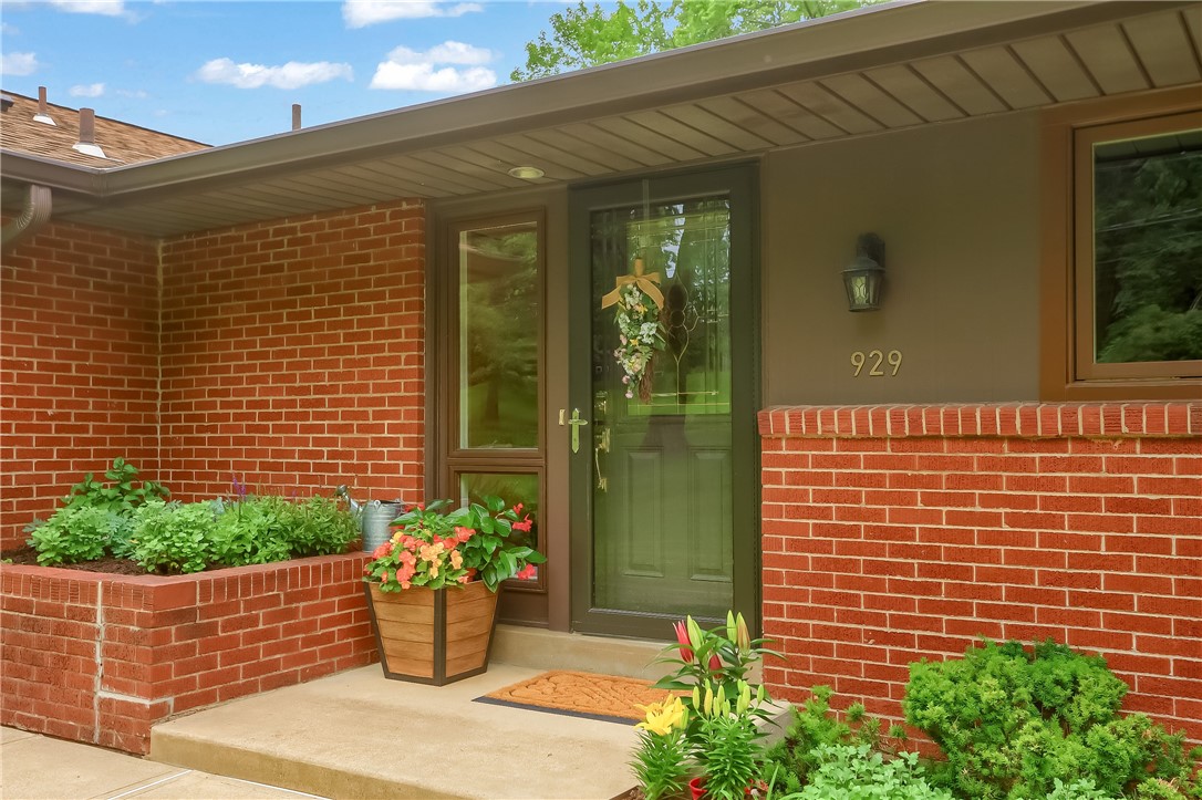 929 Center Oak Drive