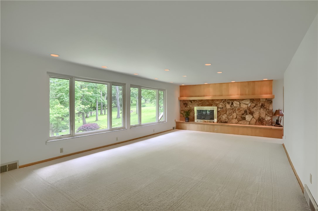 929 Center Oak Drive