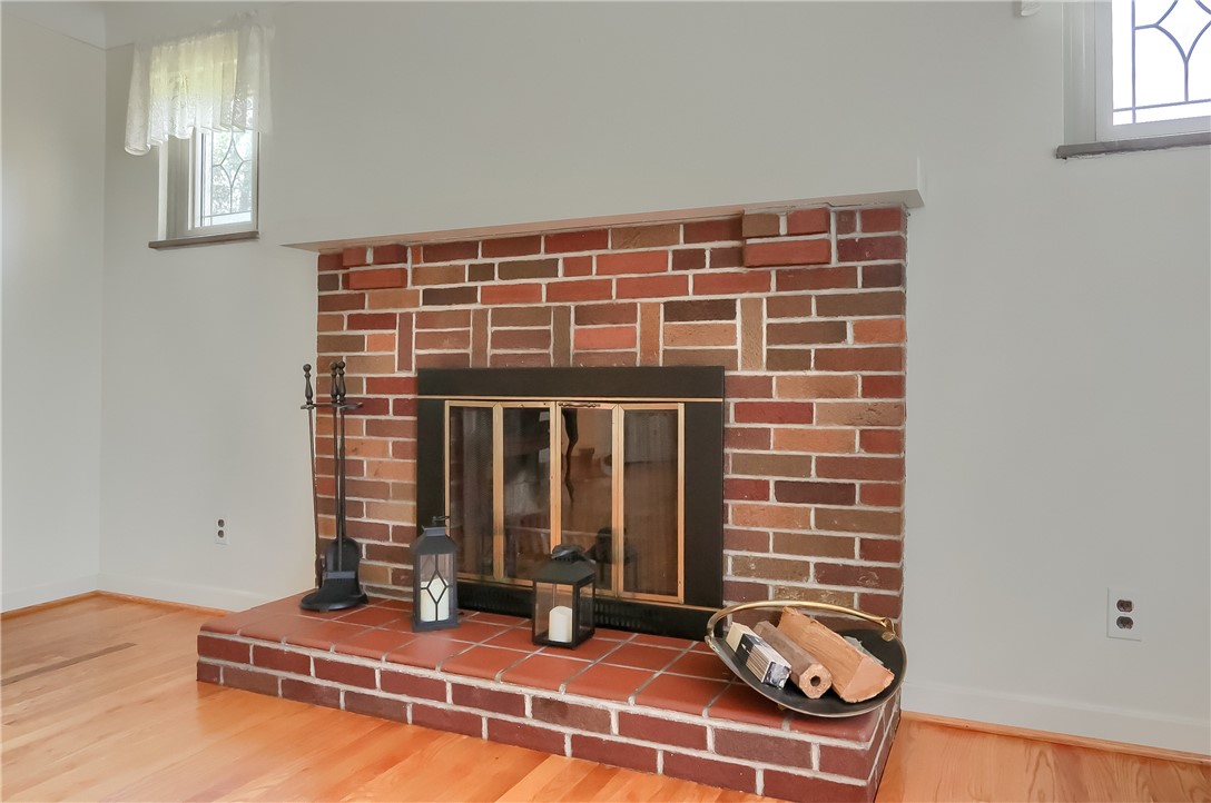 242 Churchill Rd