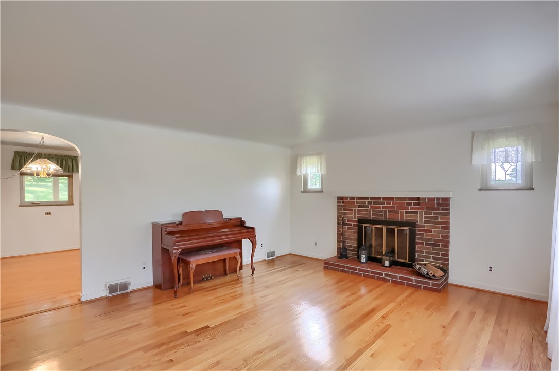 242 Churchill Rd