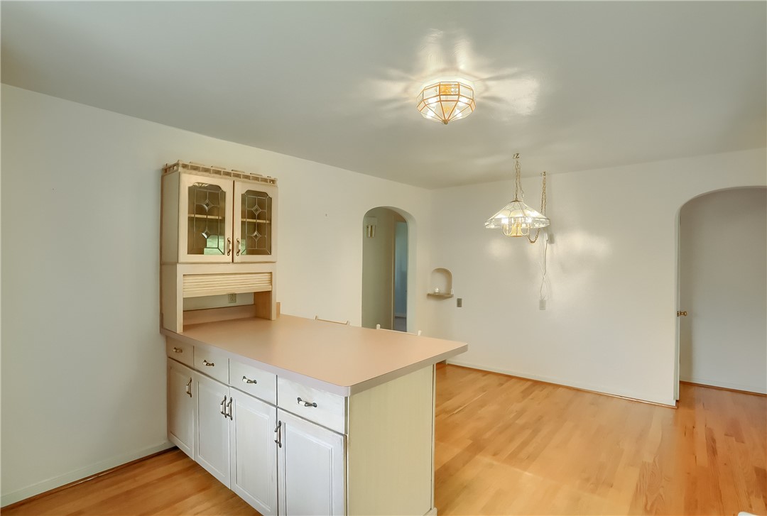 242 Churchill Rd