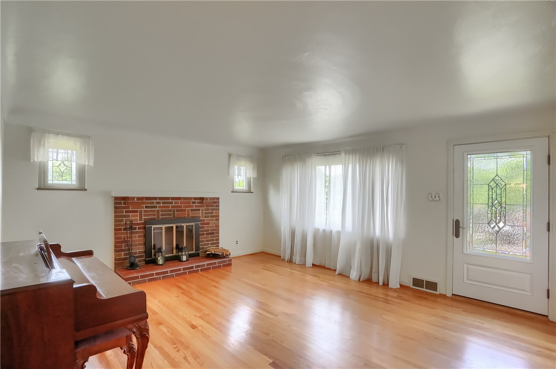 242 Churchill Rd