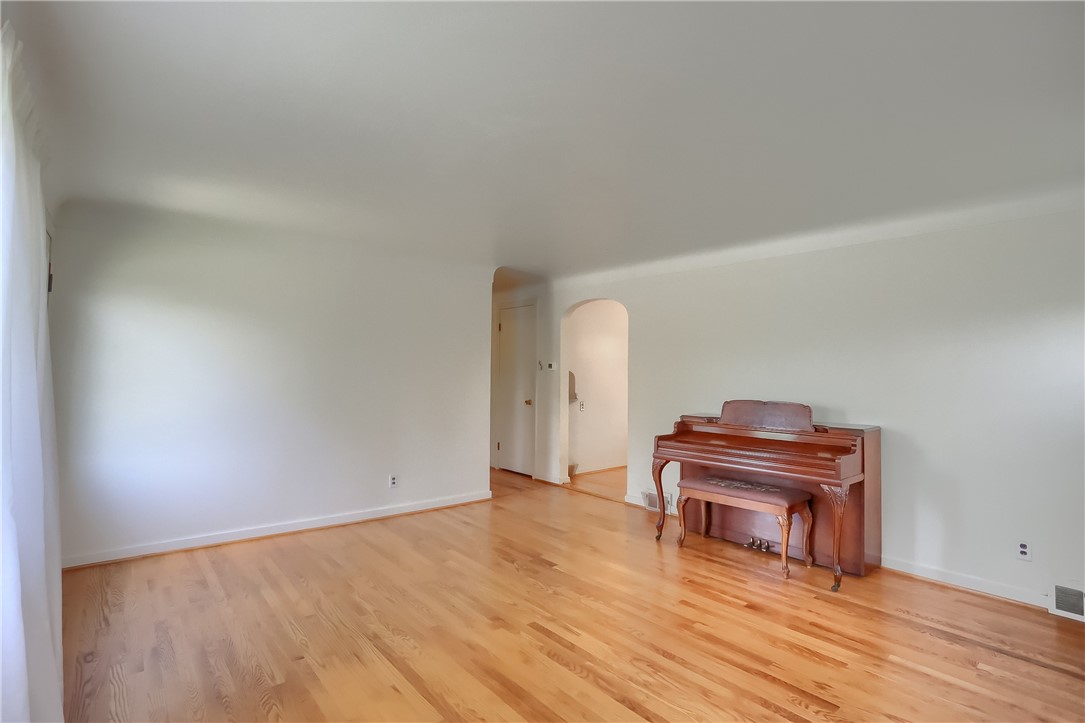242 Churchill Rd